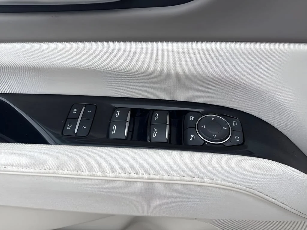 Used 2023 Crystal White Tricoat Cadillac Sport Platinum image 34