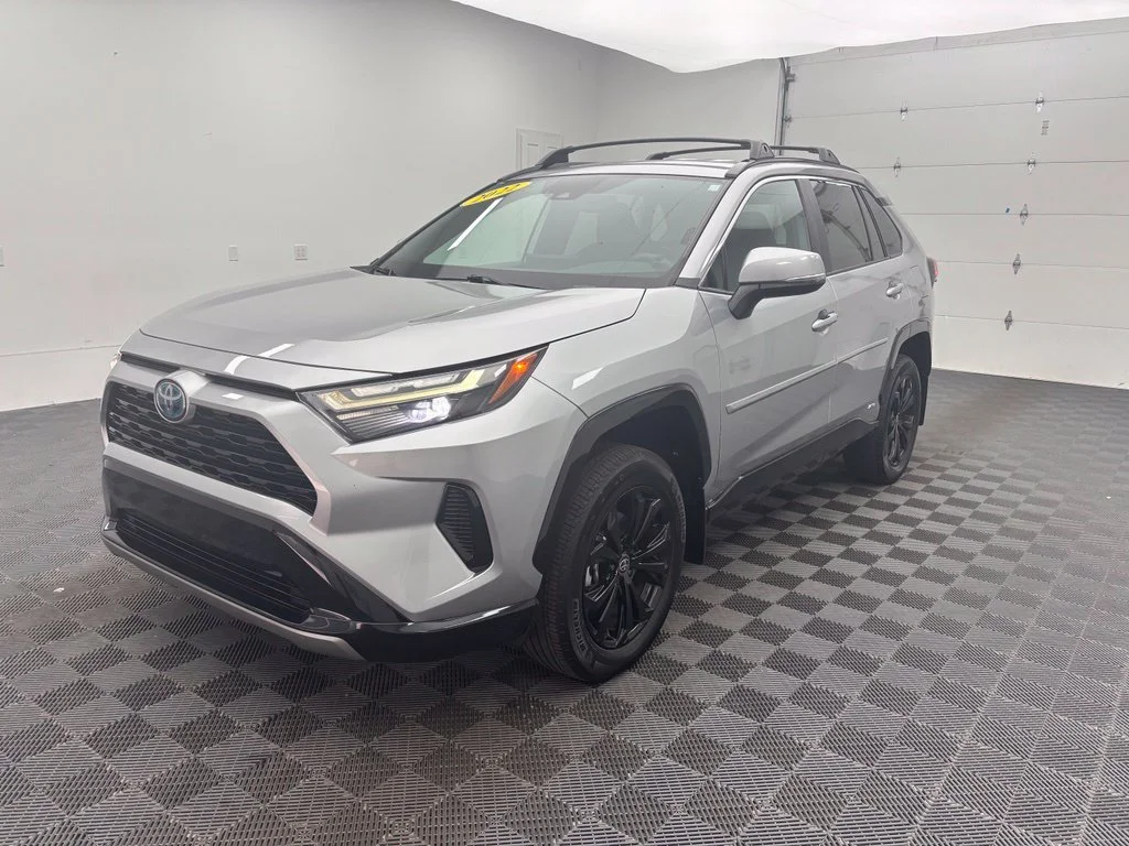 Used 2022 Silver Toyota SE image 13