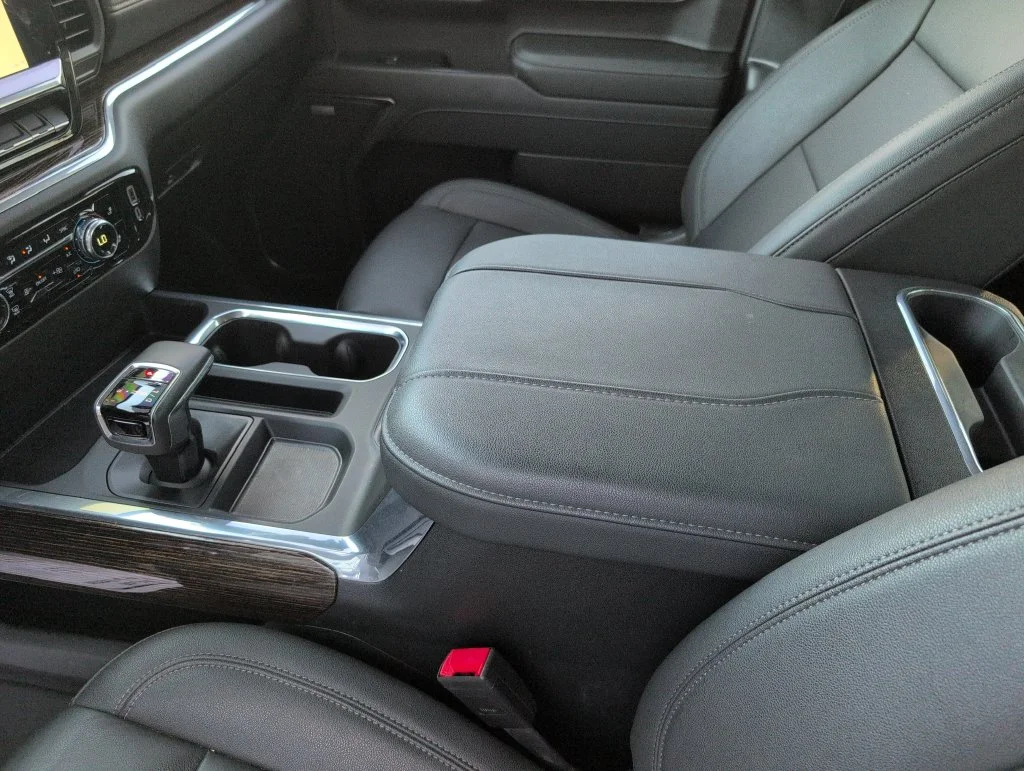 Used 2024 White GMC Elevation image 38