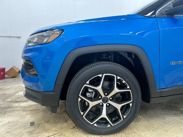 New 2026 Hydro Blue Pearl-Coat Exterior Paint Jeep Limited image 26