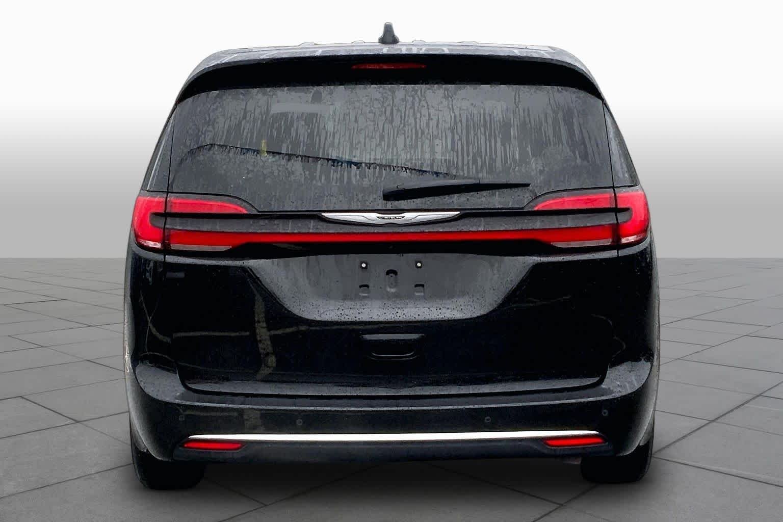 Used 2024 Diamond Black Crystal Pearlcoat Chrysler Touring L image 5
