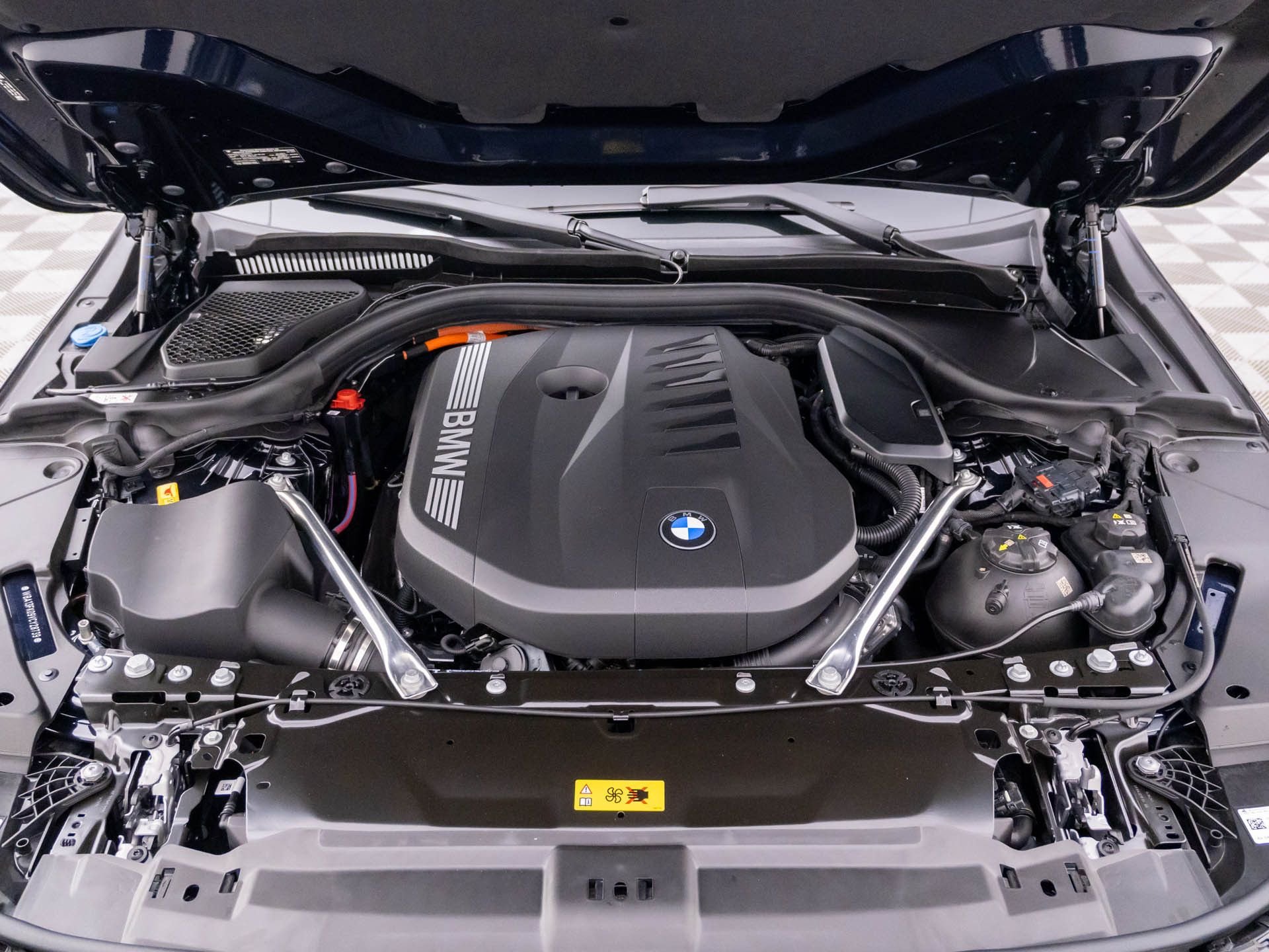 New 2027 Carbon Black Metallic BMW 550e xDrive image 31