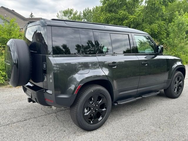 New 2026 Carpathian Grey Land Rover S image 5
