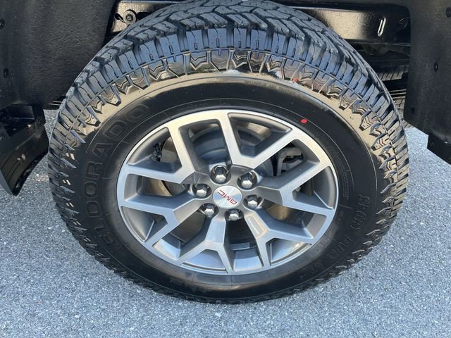 Used 2021 SUMMIT WHITE GMC 4WD AT4 w/Leather image 19