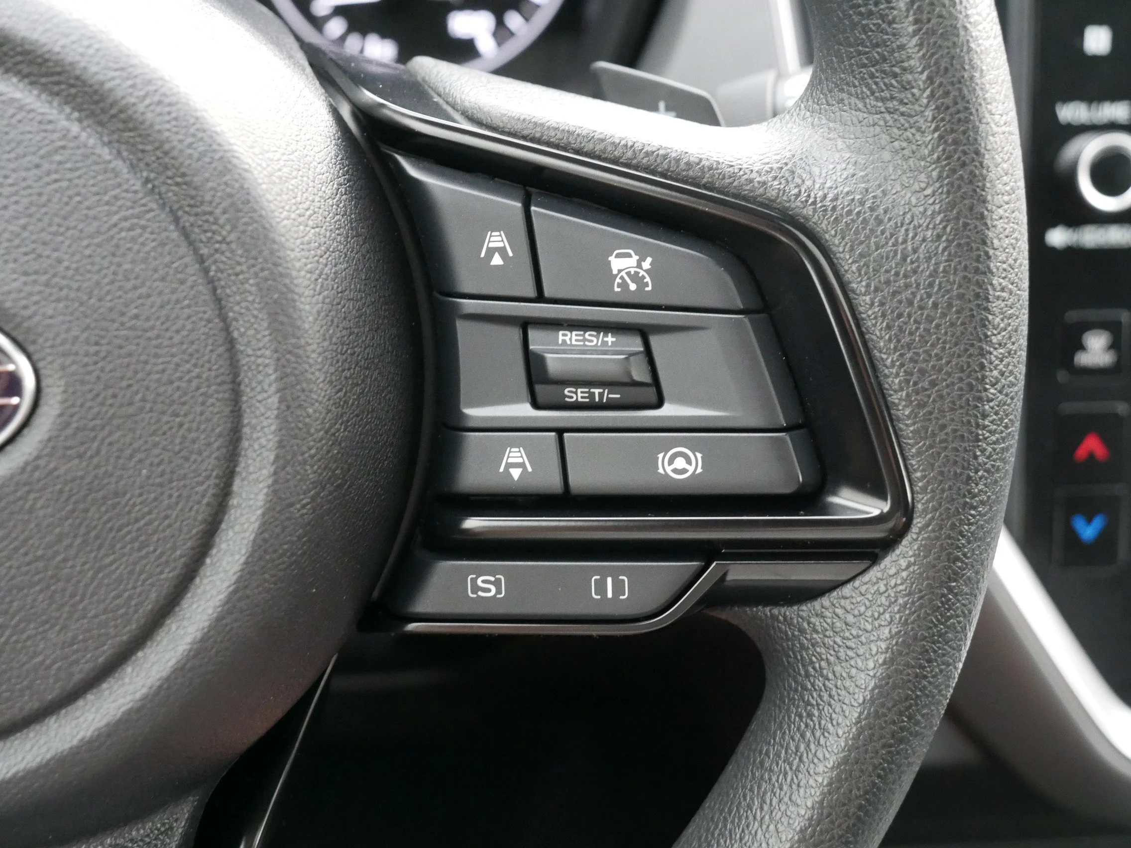 Used 2025 Magnetite Gray Metallic Subaru Premium image 30