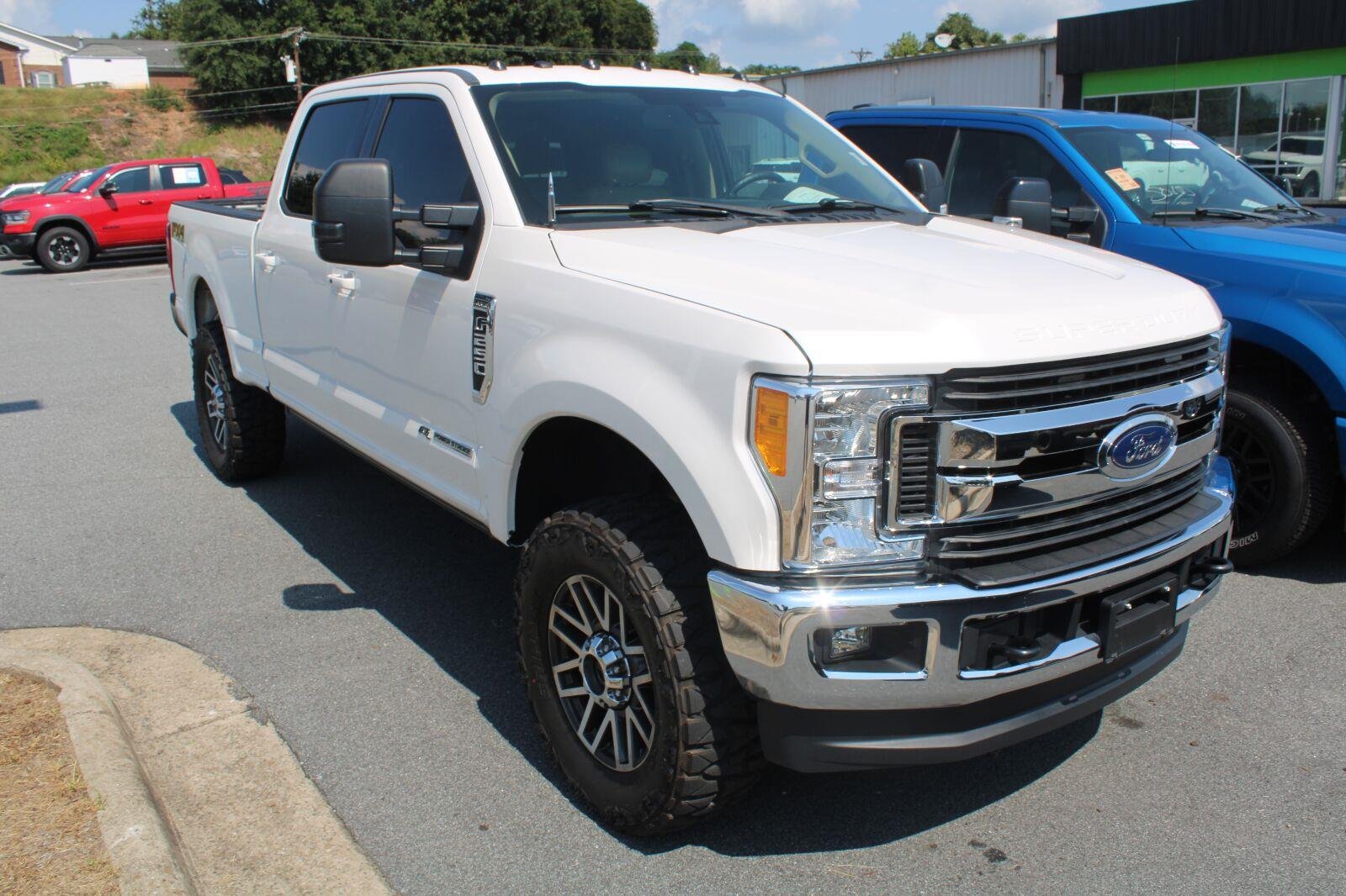 Used 2017 White Platinum Metallic Tri-Coat Ford Lariat image 3