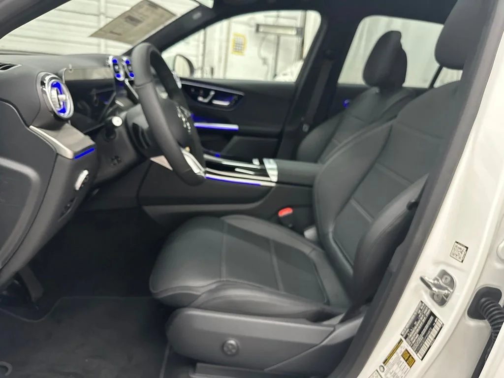 New 2027 White Mercedes-Benz GLC 300 image 20