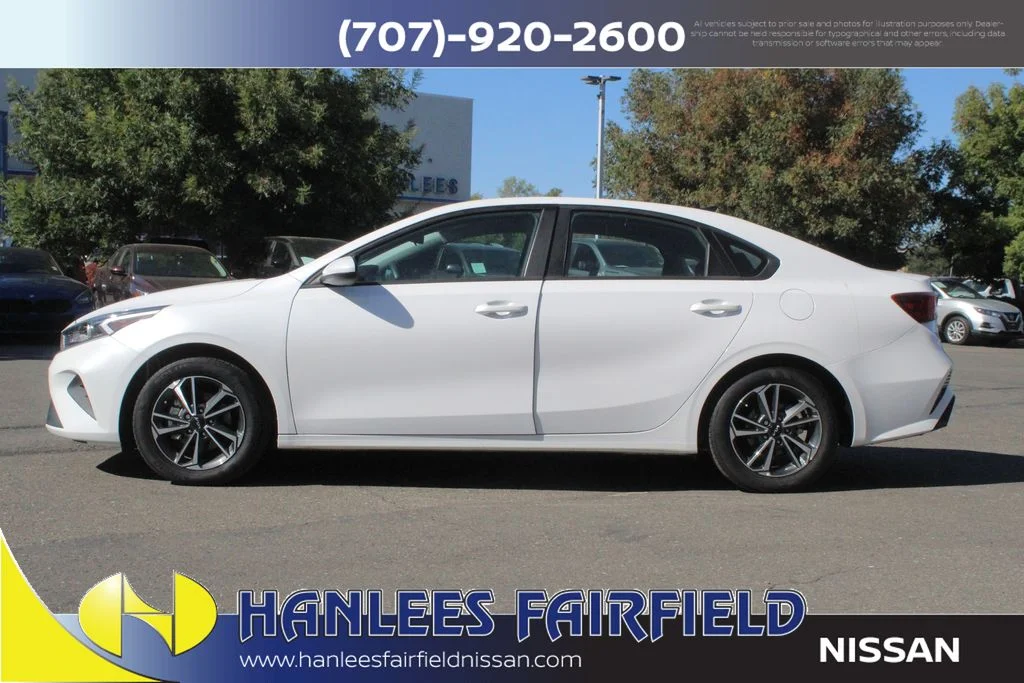 Used 2023 White Kia LXS image 2