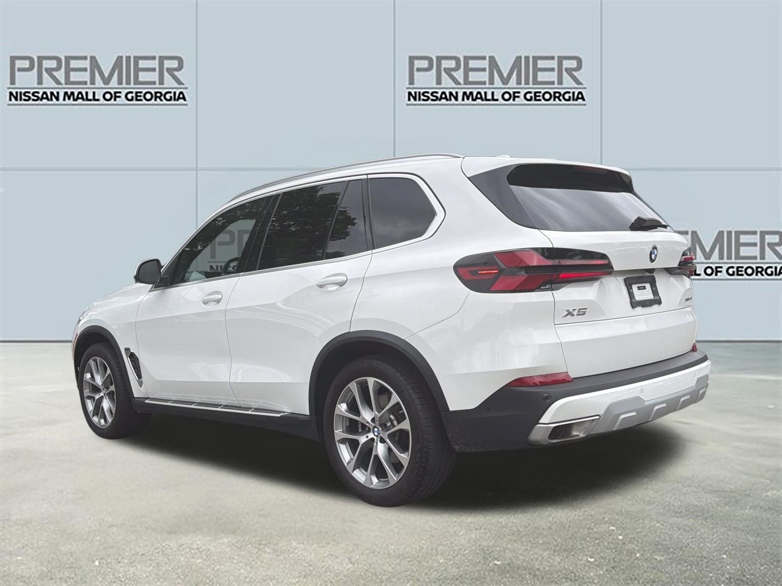 Used 2026 White BMW xDrive40i image 28