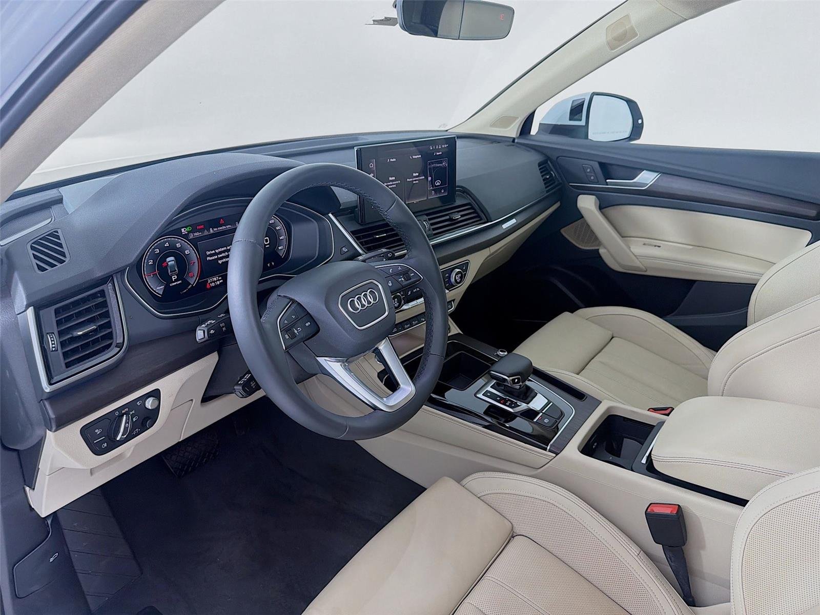 Used 2022  AUDI  image 4