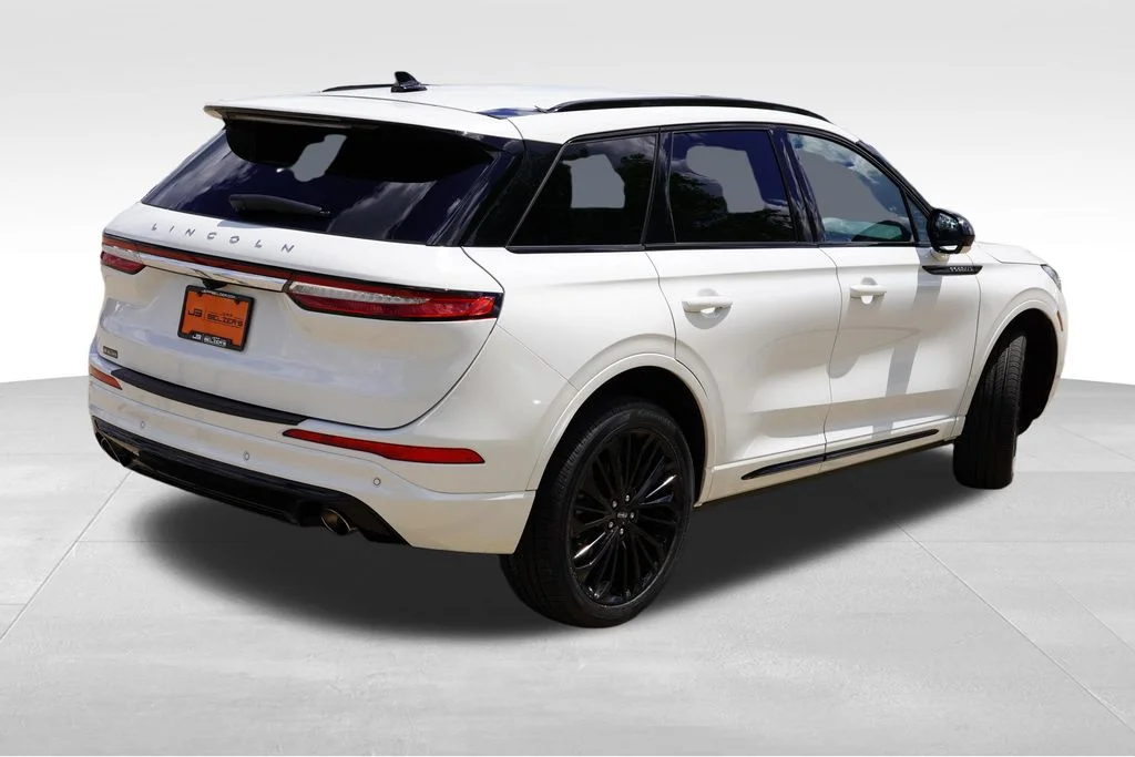 Used 2023 Pristine White Metallic Tri-Coat Lincoln Reserve image 5