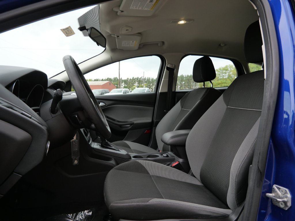 Used 2012 Blue Ford SE image 21