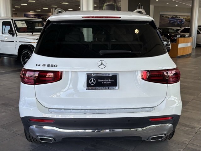 2025 Mercedes Benz GLB 250 photo 4