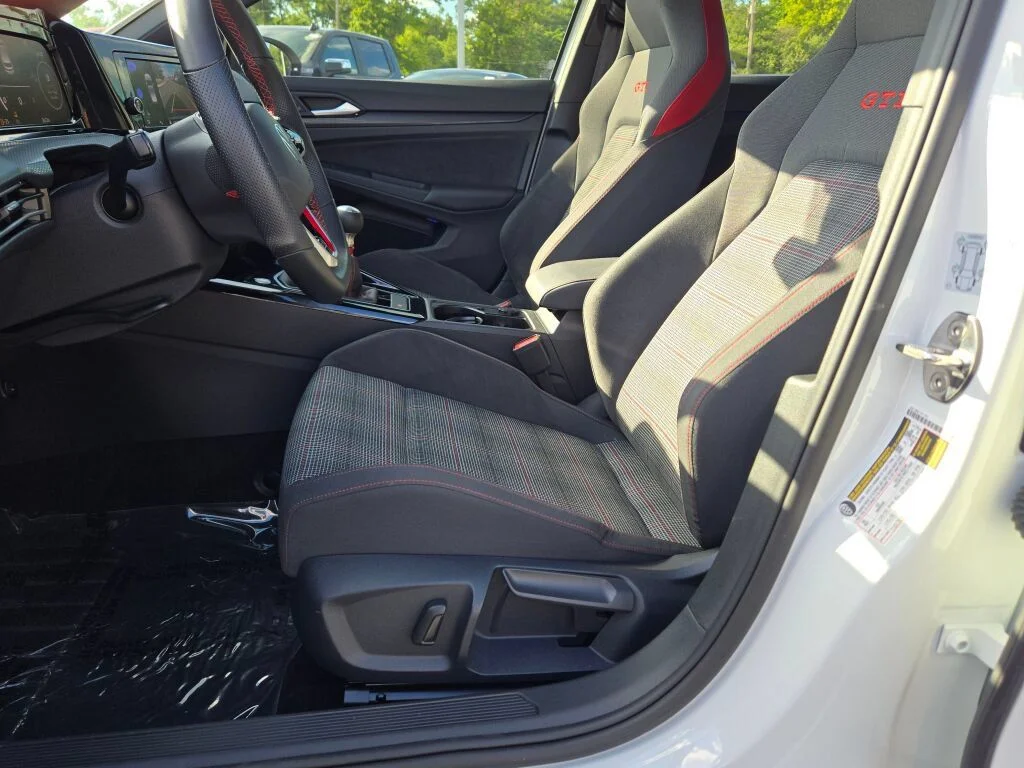 Used 2024  Volkswagen S image 20