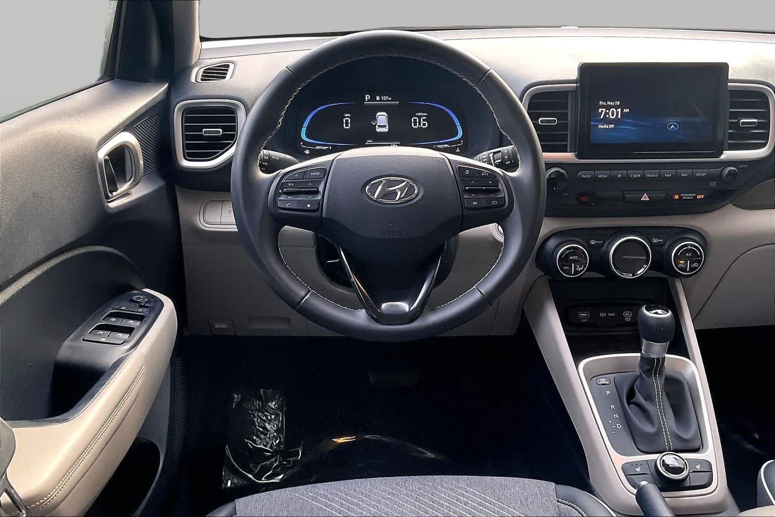 Used 2025 Denim w/White Roof Hyundai Limited image 6