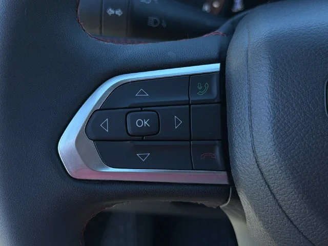 Used 2025 White Jeep Trailhawk image 27