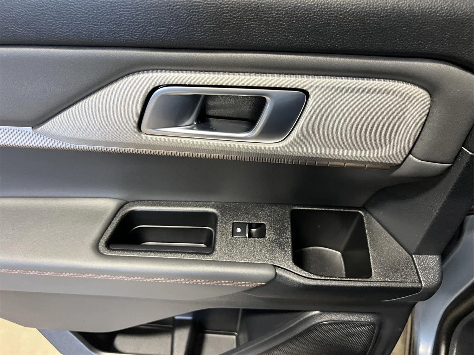 Used 2025 Vapor Blue Ford Active image 20