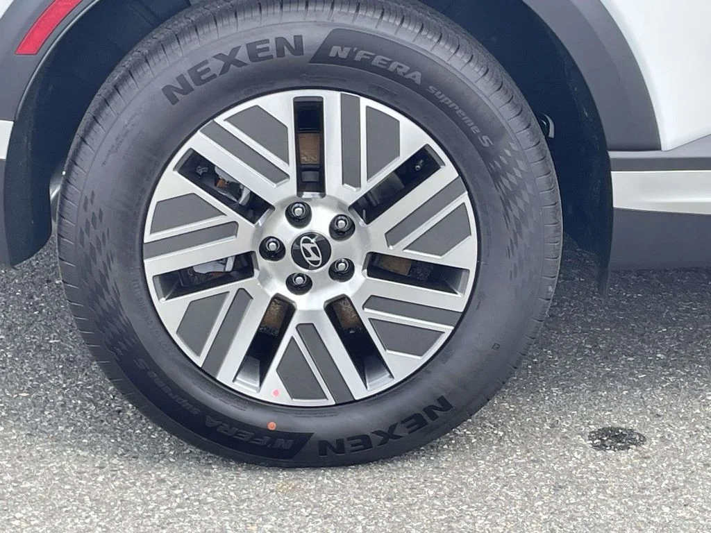 New 2026 White Hyundai SEL Premium image 7