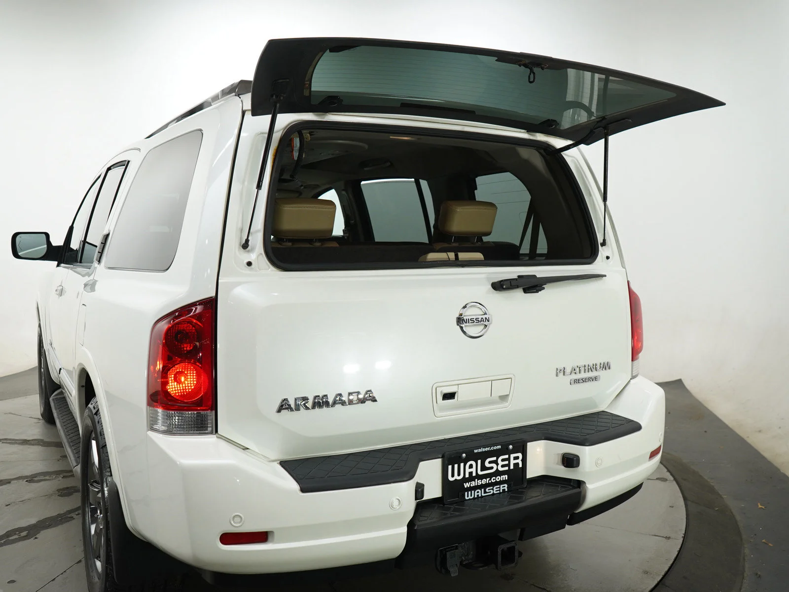 Used 2014 Pearl White Nissan Platinum image 11