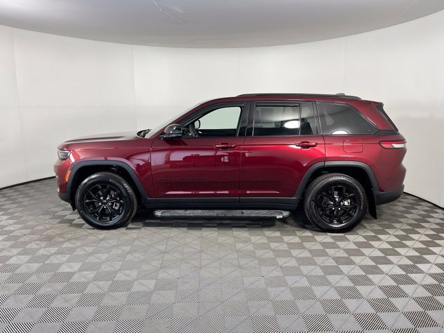Used 2025 Red Jeep Altitude image 4