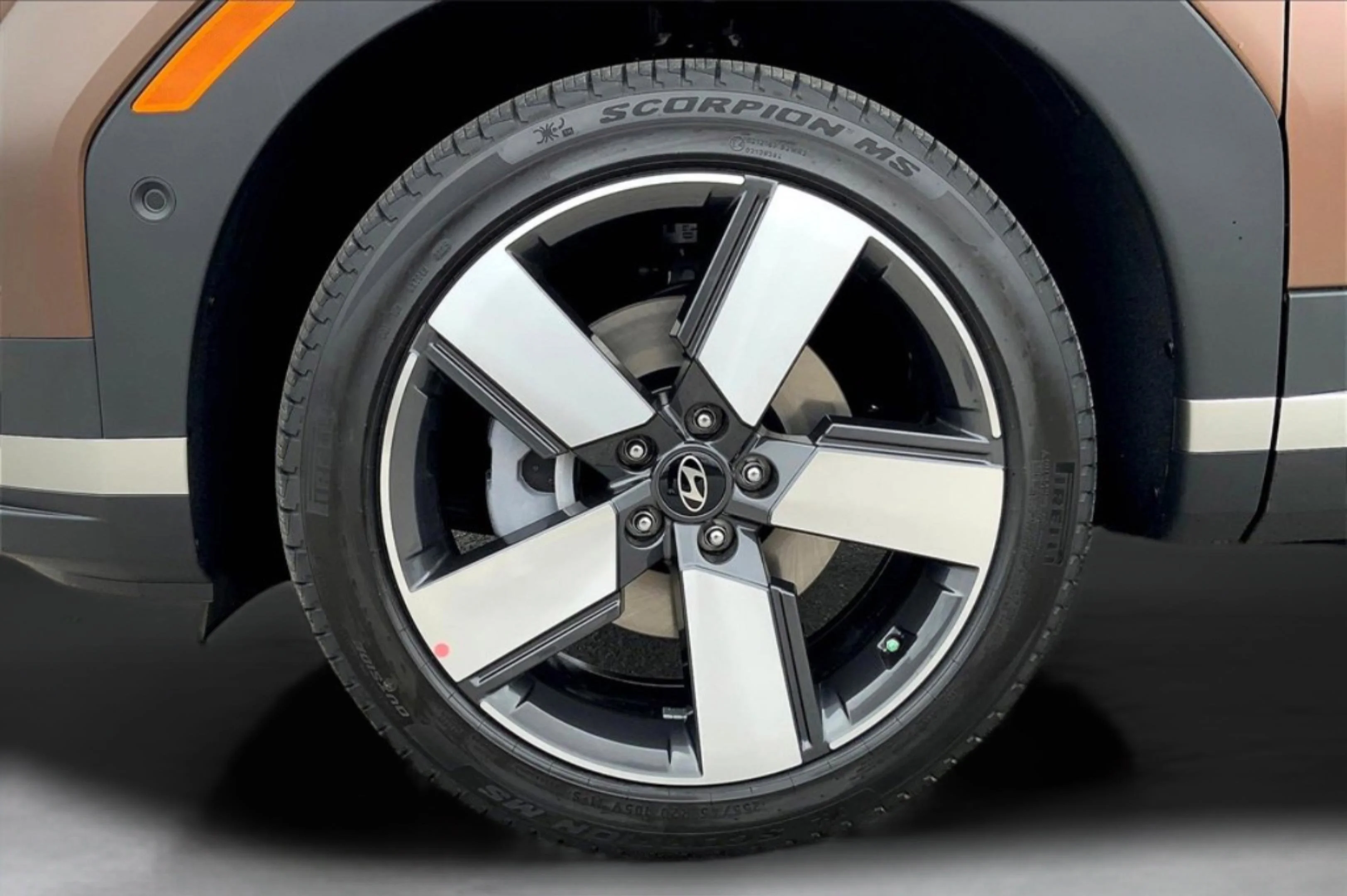 2025 Hyundai Santa Fe Limited - Photo 15