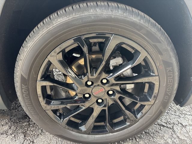 Used 2024 Ebony Twilight Metallic GMC SLE image 27