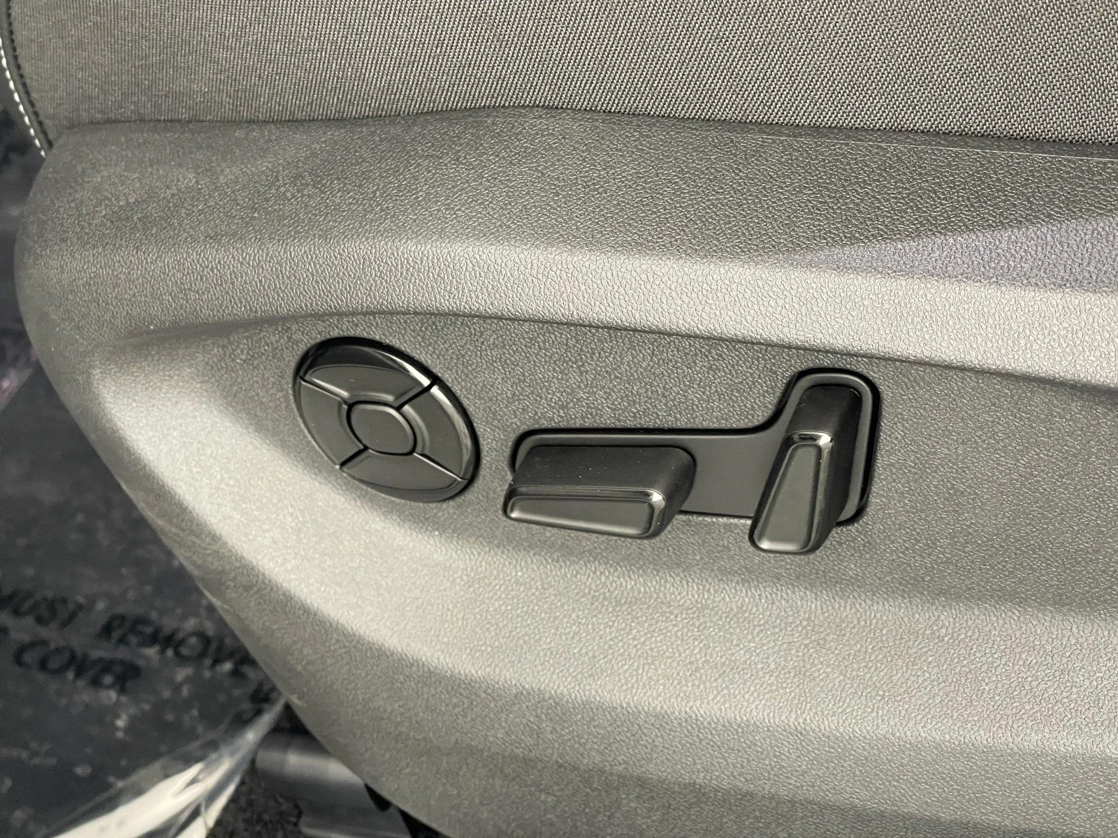 2025 Volkswagen Tiguan SE - Photo 19