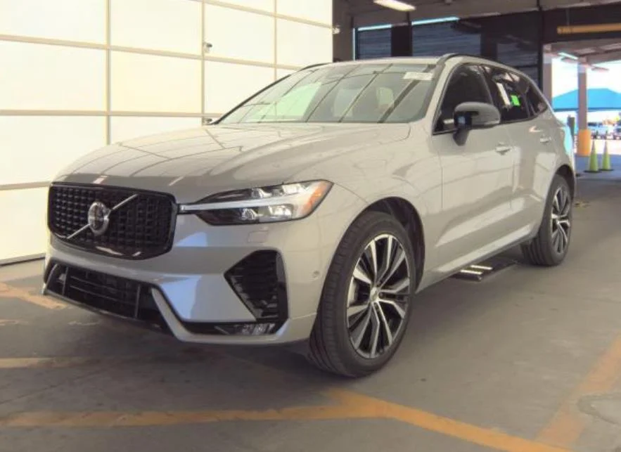 2025 Volvo XC60 B5 Plus Dark AWD's photo