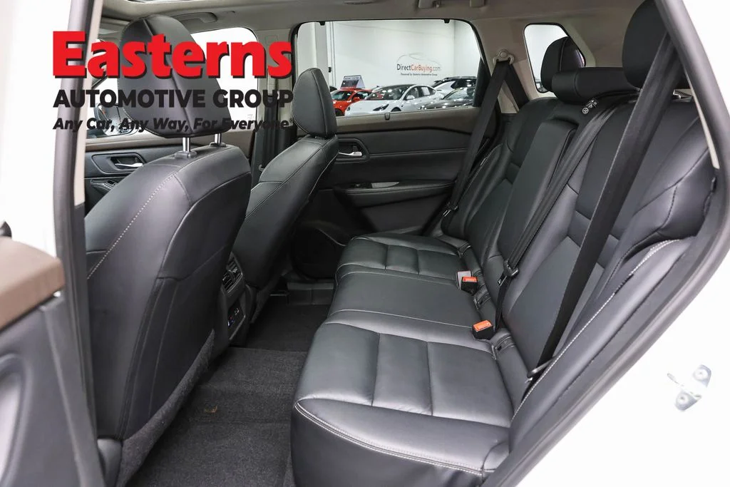 Used 2023 White Nissan SL image 23
