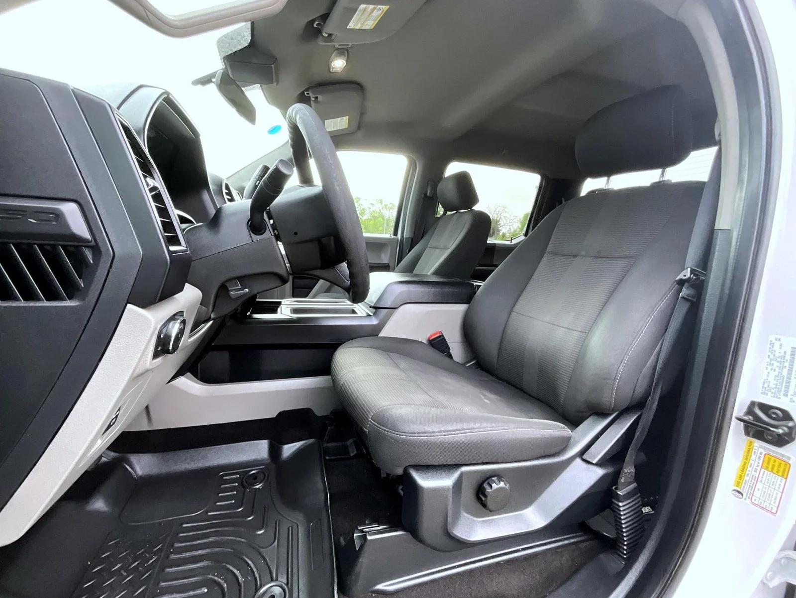 Used 2019 White Ford XL image 11