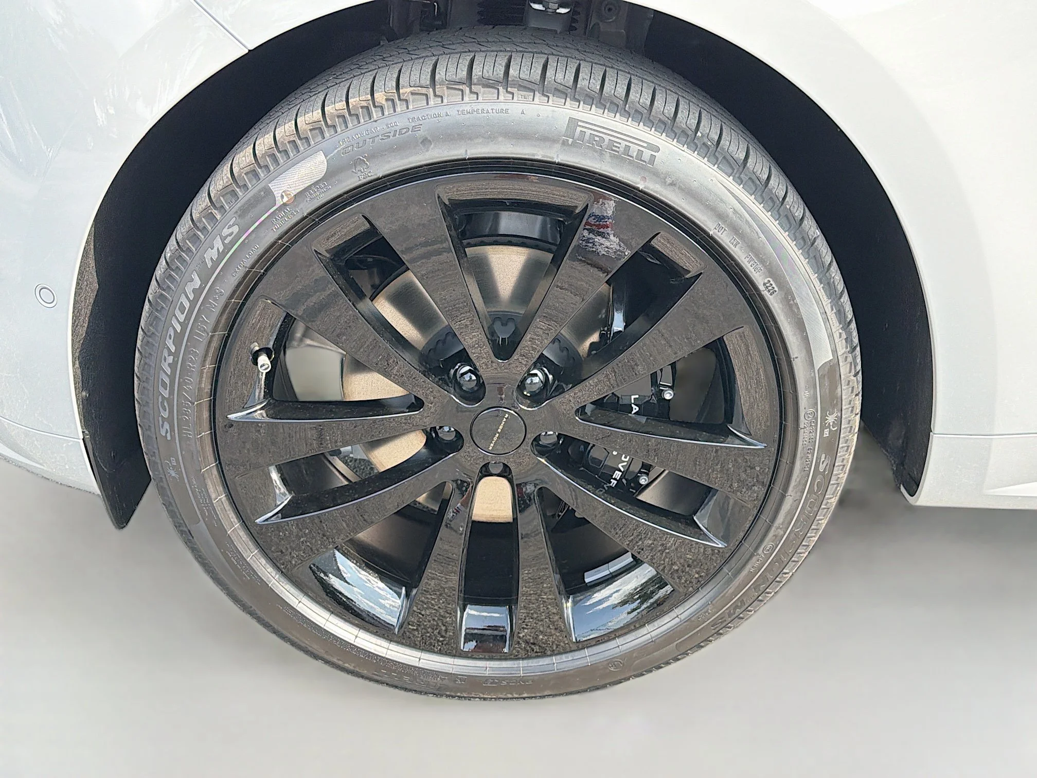 New 2026 Borasco Grey Metallic Land Rover Dynamic SE image 42