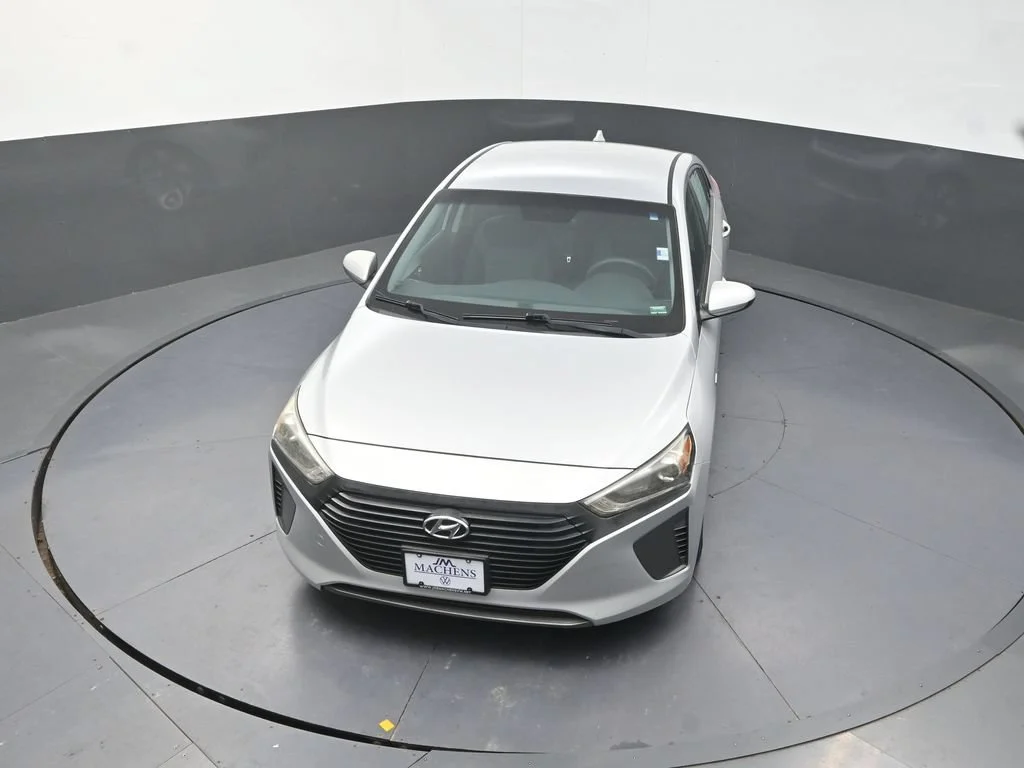 Used 2018 Silver Hyundai Blue image 15