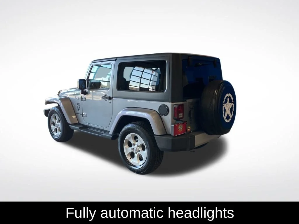 Used 2013 Silver Jeep Sahara image 19