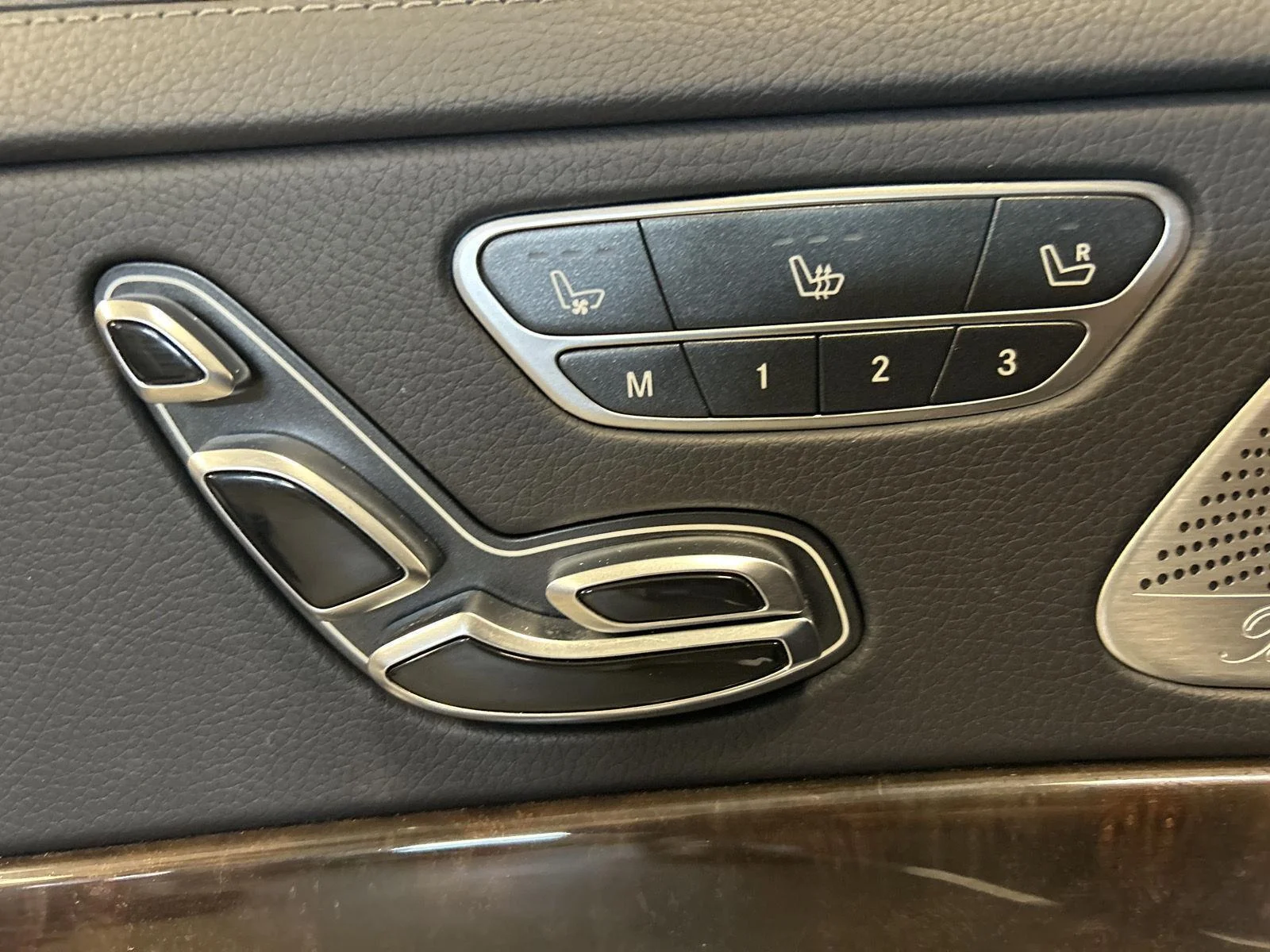 Certified Used 2020 Magnetite Black Metallic Mercedes-Benz S 450 image 23