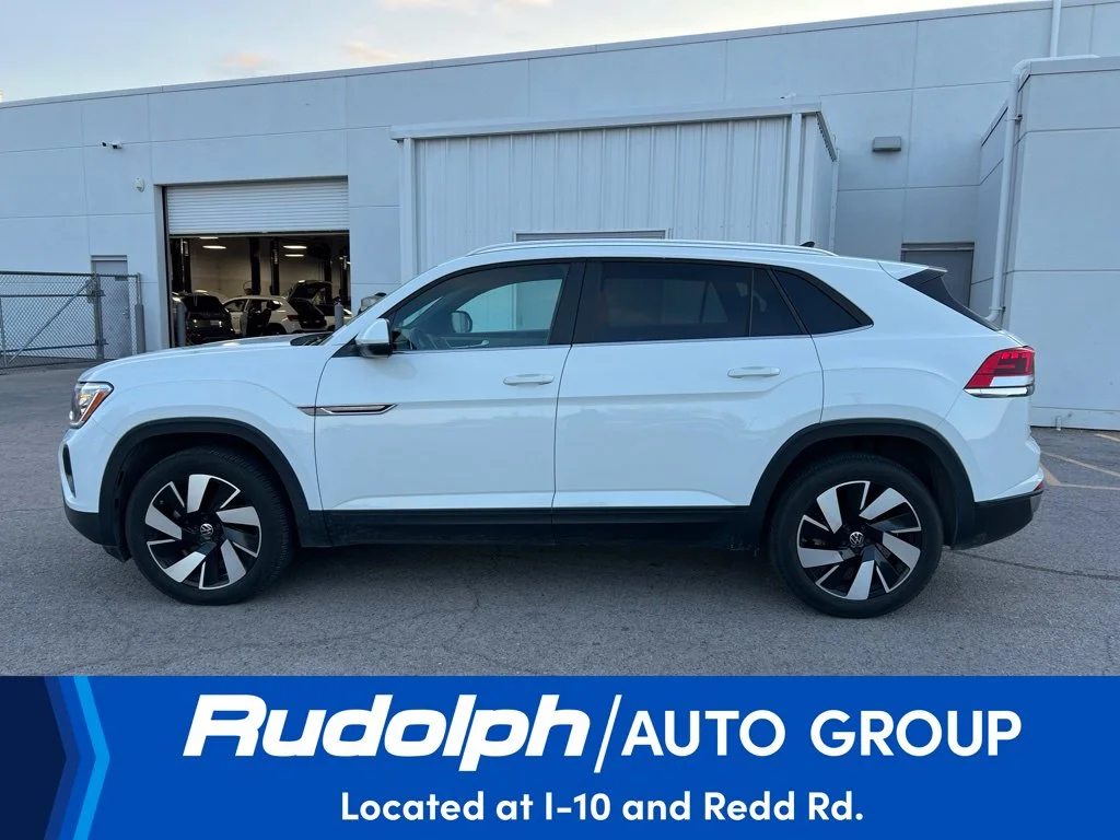 Used 2024 White Volkswagen 2.0T SE w/Technology image 2