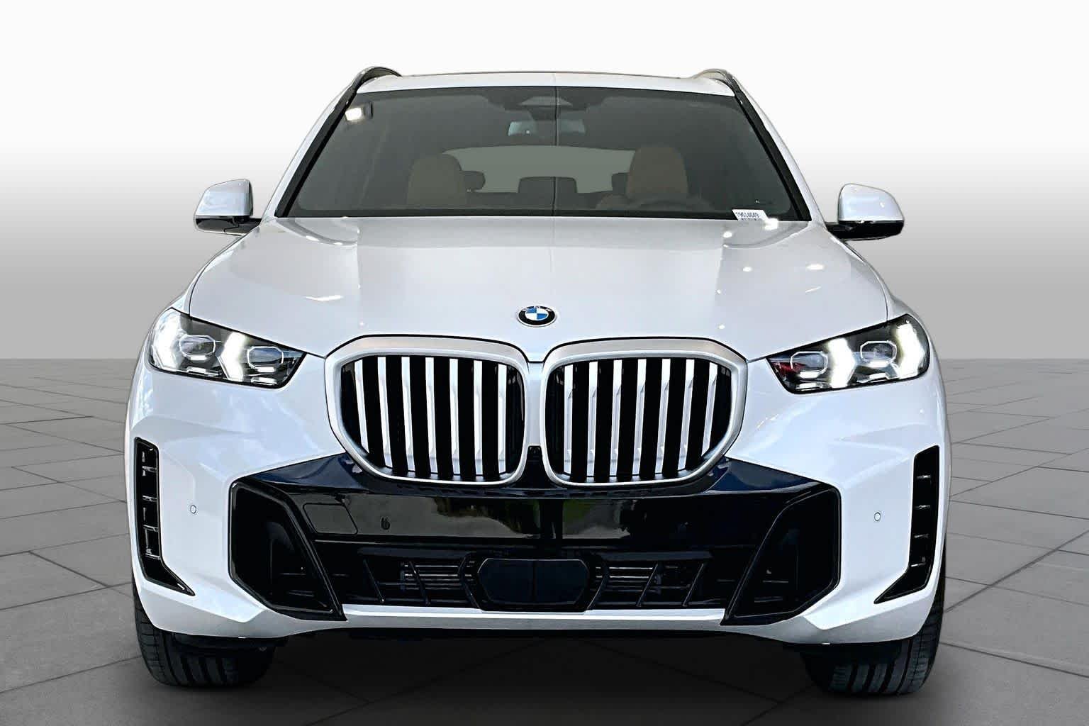 New 2026 Mineral White Metallic BMW sDrive40i image 3