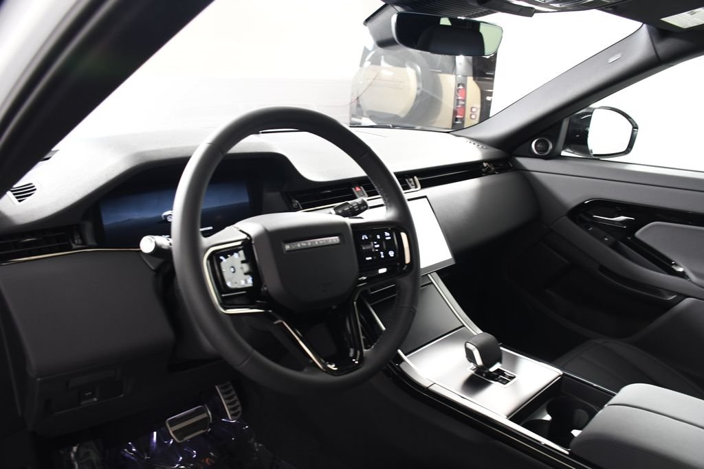 Certified Used 2026 Fuji White Land Rover Dynamic image 12