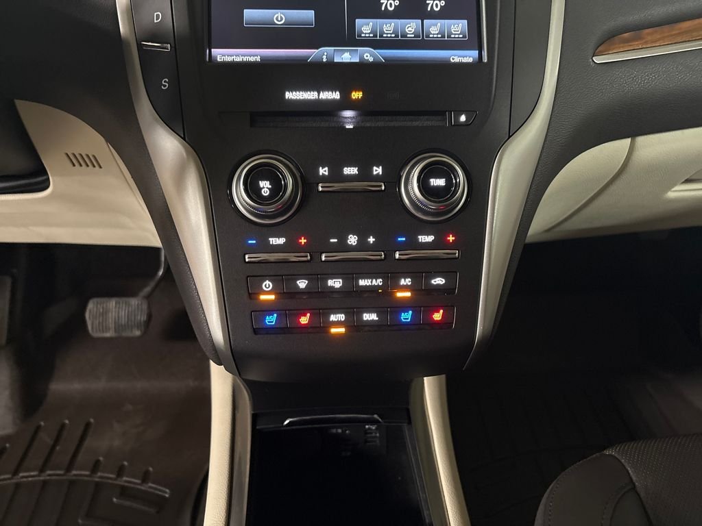 Used 2015 Silver Lincoln Base image 19