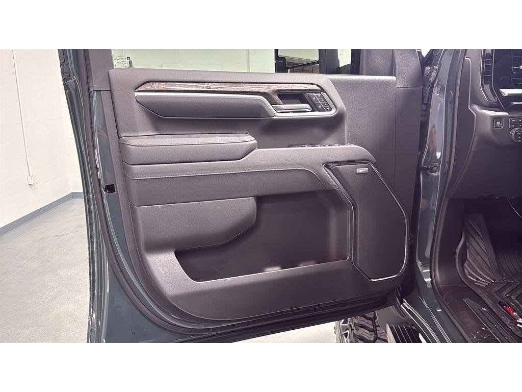 2026 Chevrolet Silverado 2500 HD LTZ - Photo 9