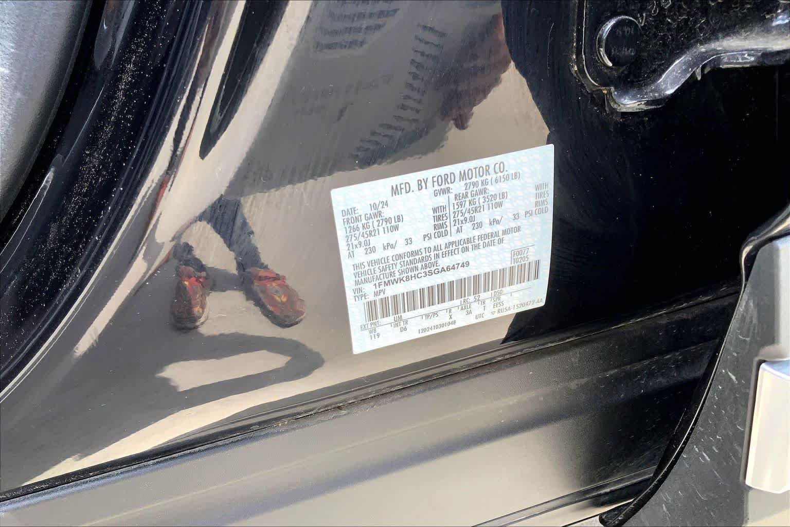 Used 2025 Agate Black Metallic Ford Platinum image 34