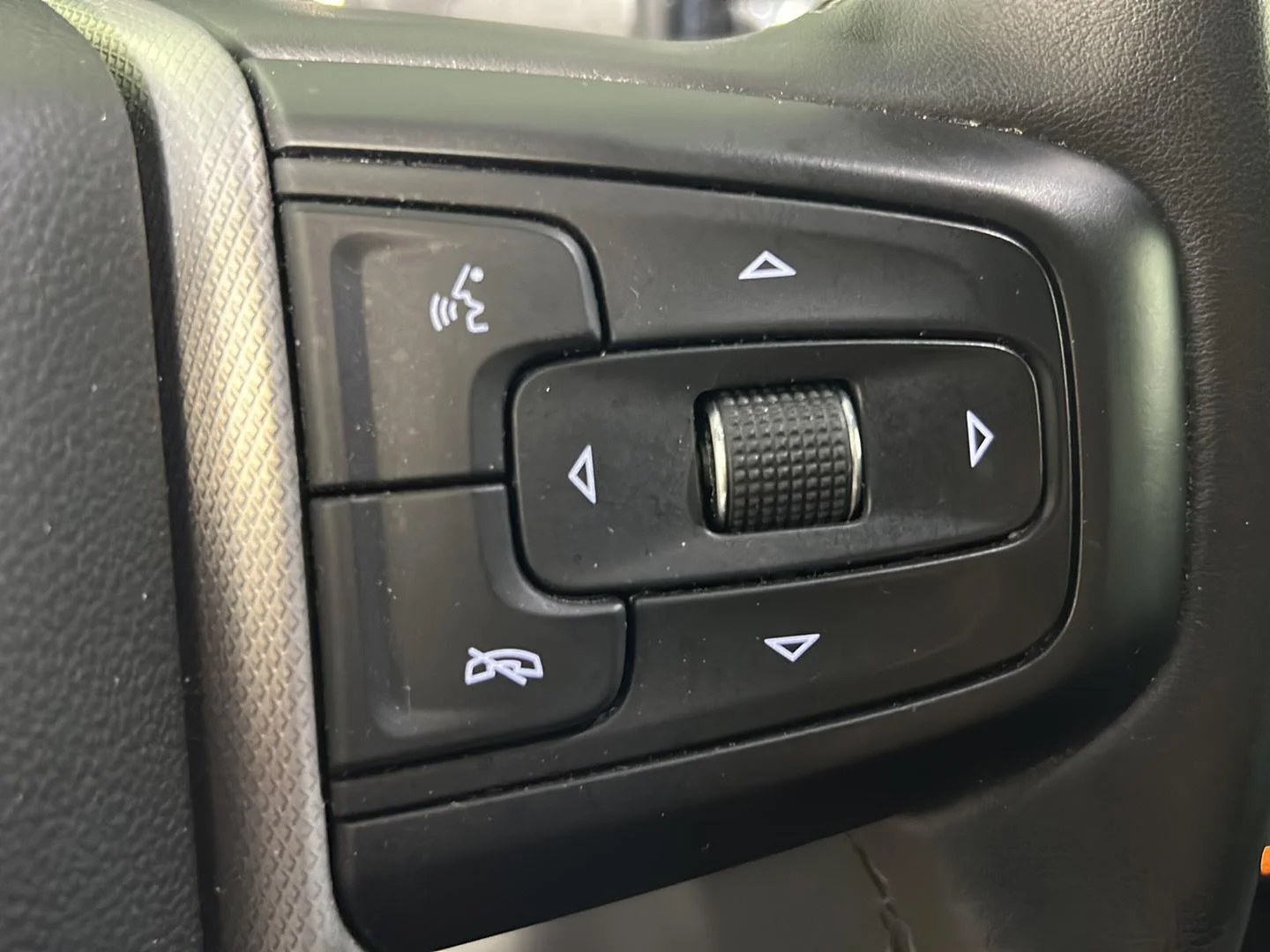 Used 2023 White Frost Tricoat GMC Denali image 26