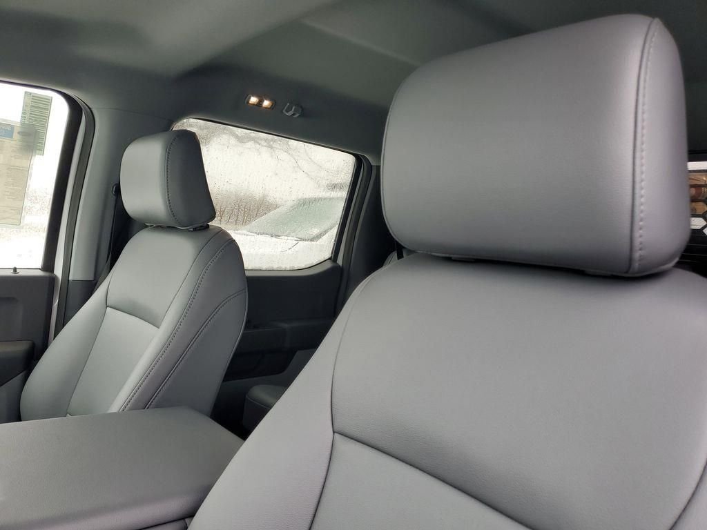 New 2025 Oxford White Ford F-350® XL image 6