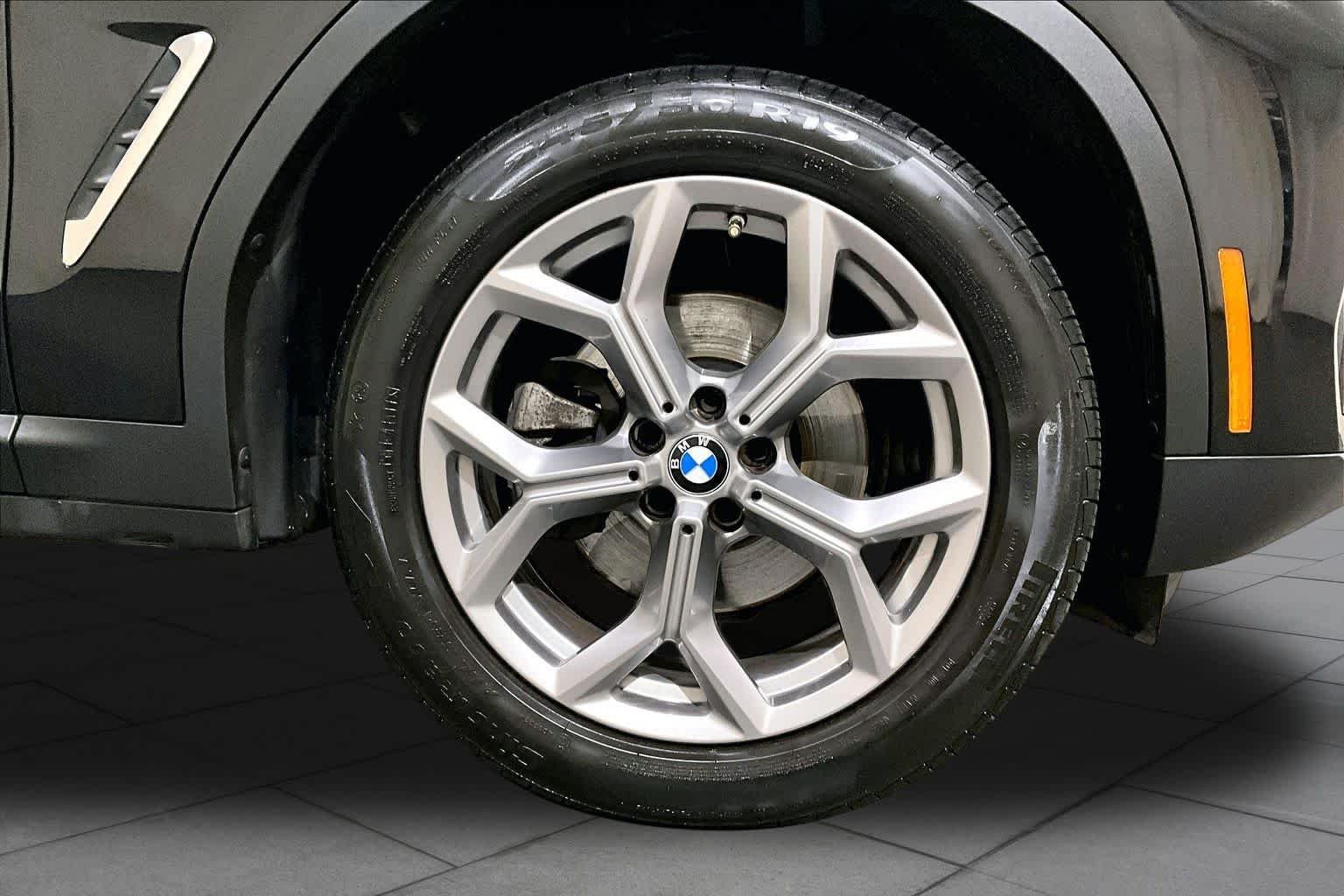 Used 2022 Black Sapphire Metallic BMW xDrive30i image 10