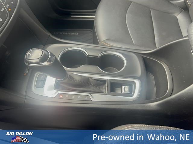 Used 2019 Iridescent Pearl Tricoat Chevrolet Premier image 17