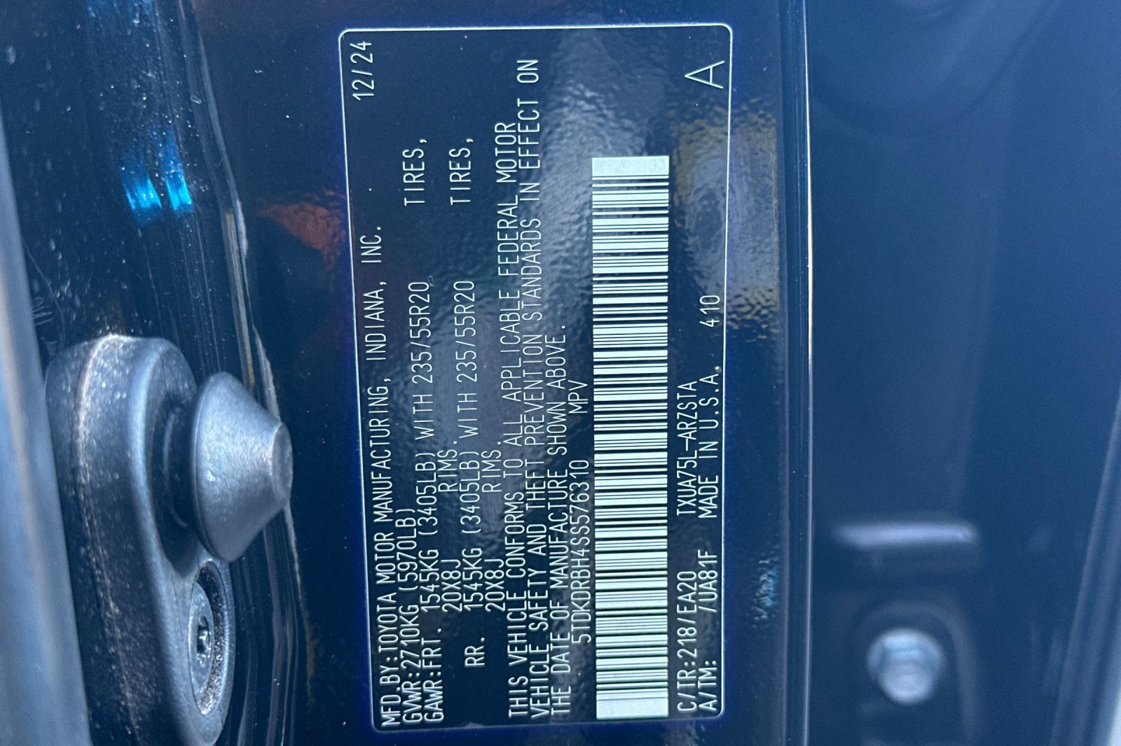 2025 Toyota Highlander LE - Photo 30
