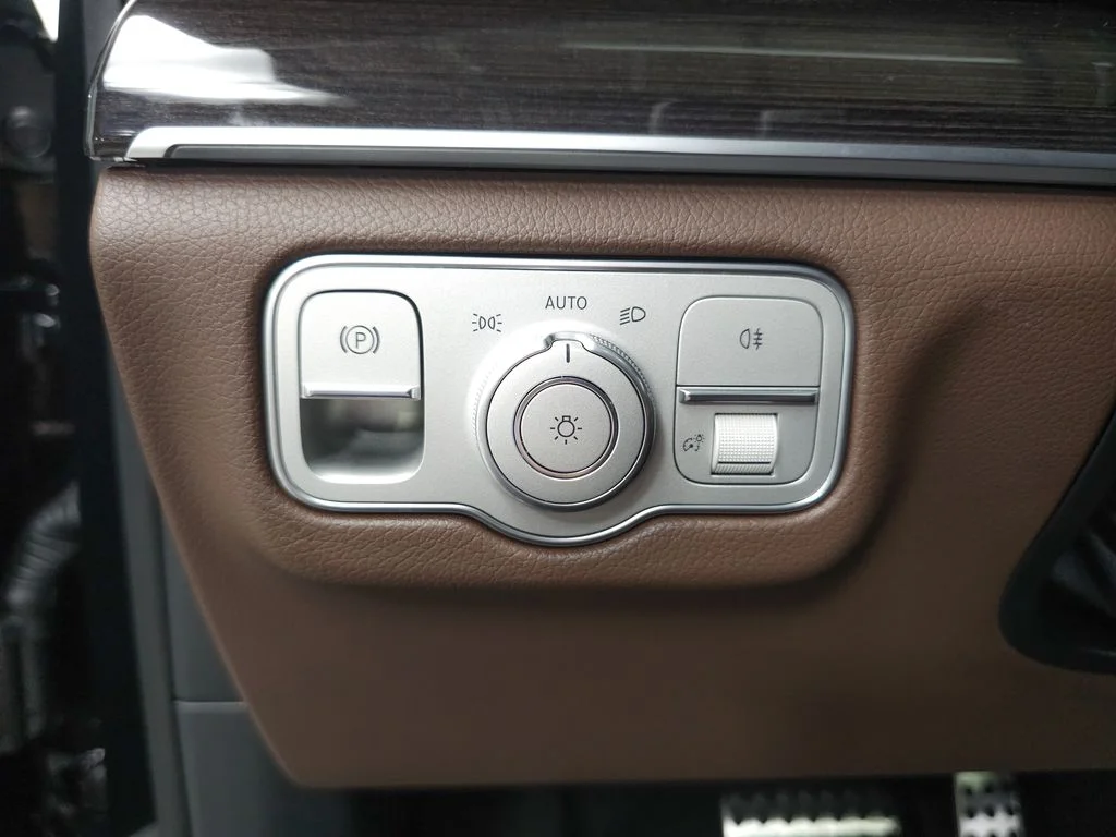 Used 2026 Black Mercedes-Benz GLS 450 image 10