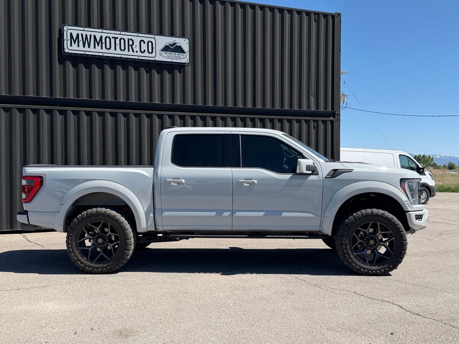 View vehicle photo 3