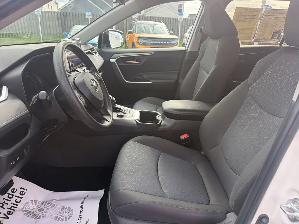 Used 2023 White Toyota XLE image 28