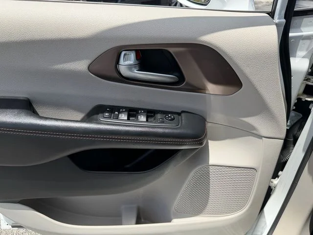 Used 2018 White Chrysler Touring L Plus image 34