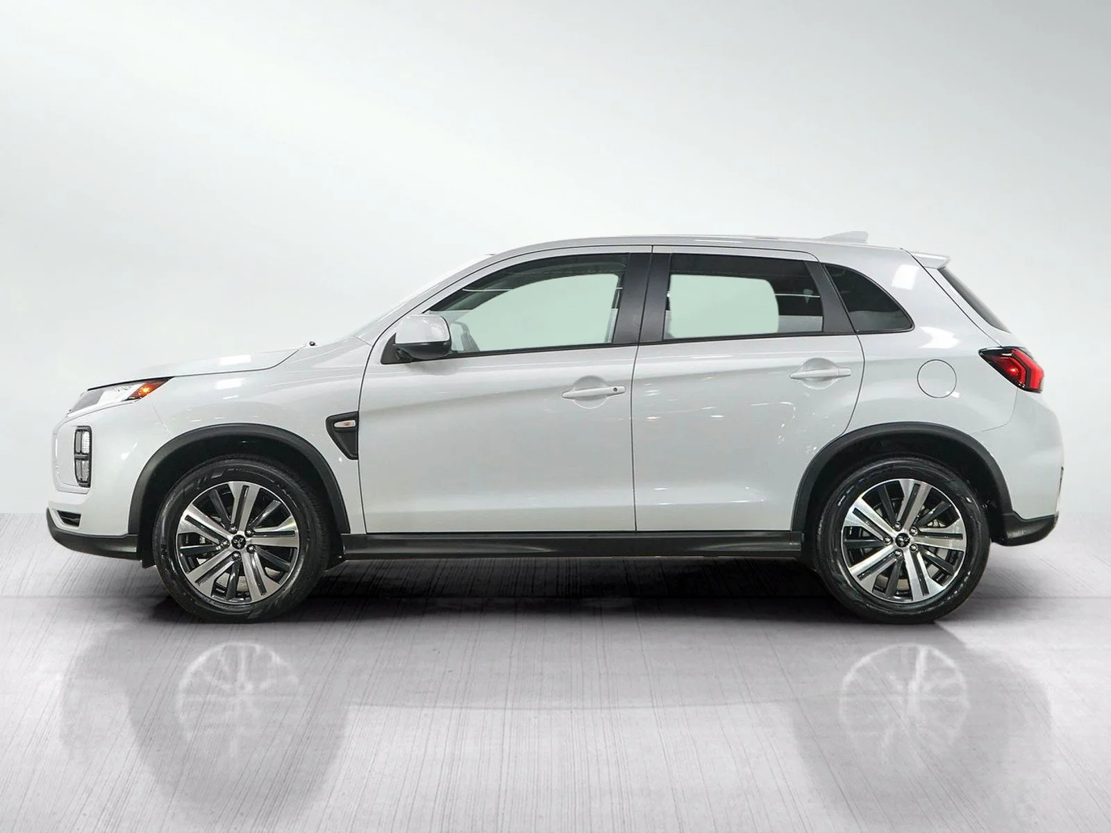 Used 2025 White Mitsubishi S image 2